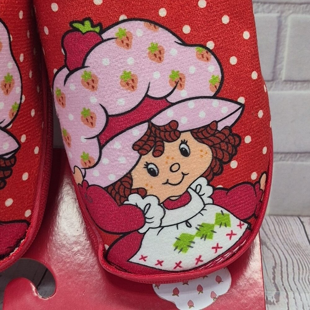 Womens Strawberry Shortcake Slippers Size 8 - NWT - Textured Sole- Red - NEW - Picture 2 of 8